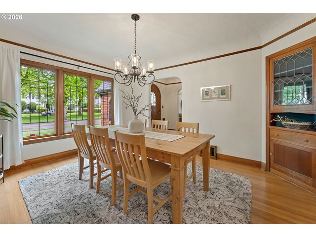 7135 Se REED COLLEGE Pl, Portland, OR 97202