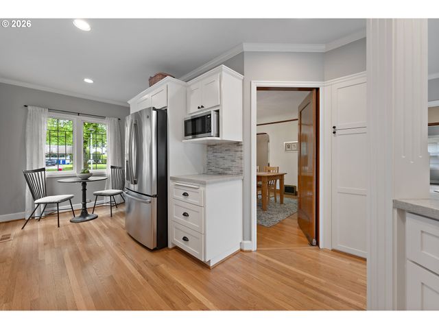 7135 Se REED COLLEGE Pl, Portland, OR 97202