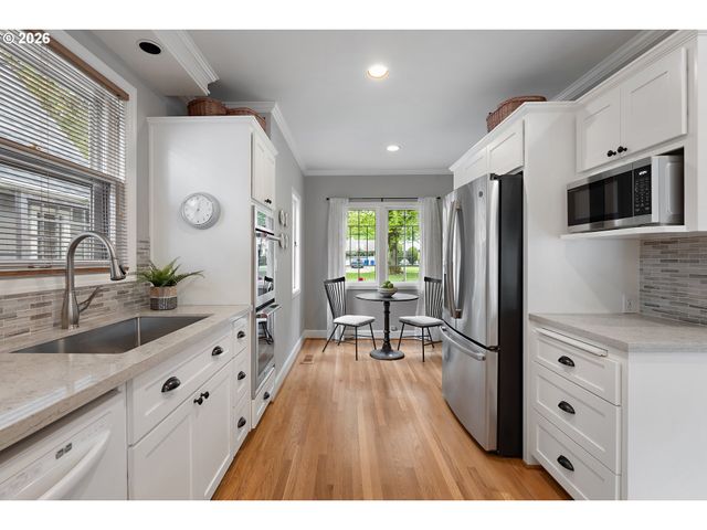 7135 Se REED COLLEGE Pl, Portland, OR 97202