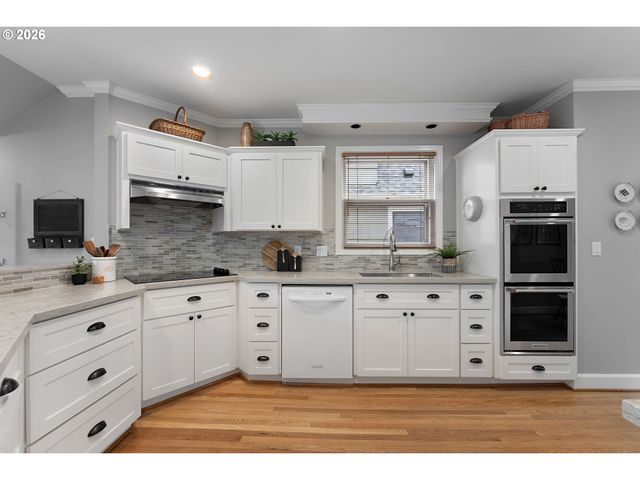 7135 Se REED COLLEGE Pl, Portland, OR 97202