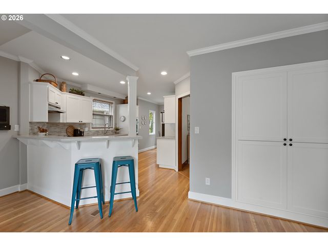 7135 Se REED COLLEGE Pl, Portland, OR 97202