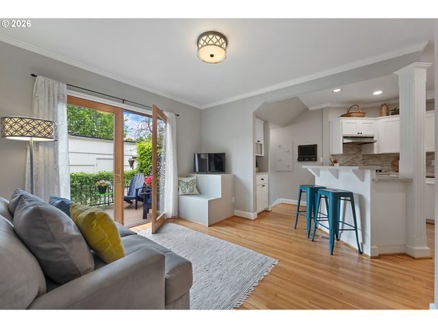 7135 Se REED COLLEGE Pl, Portland, OR 97202