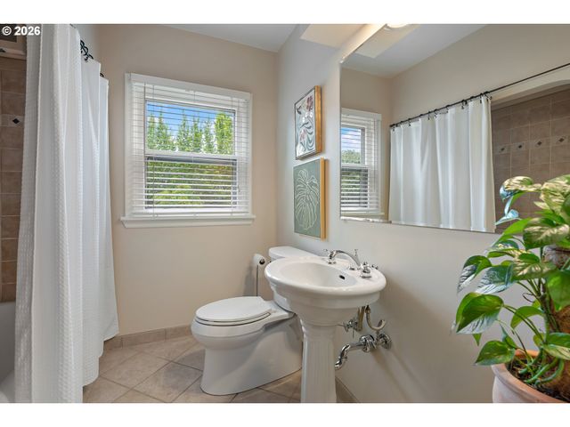 7135 Se REED COLLEGE Pl, Portland, OR 97202