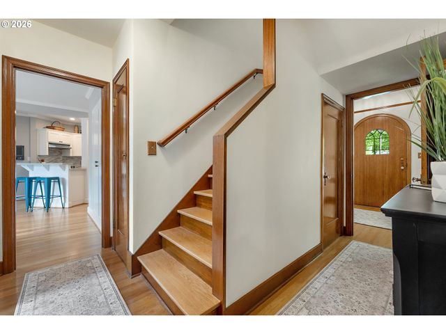 7135 Se REED COLLEGE Pl, Portland, OR 97202