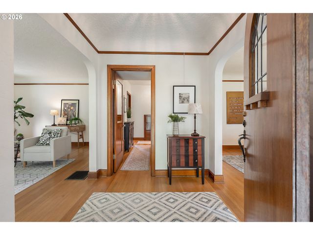 7135 Se REED COLLEGE Pl, Portland, OR 97202