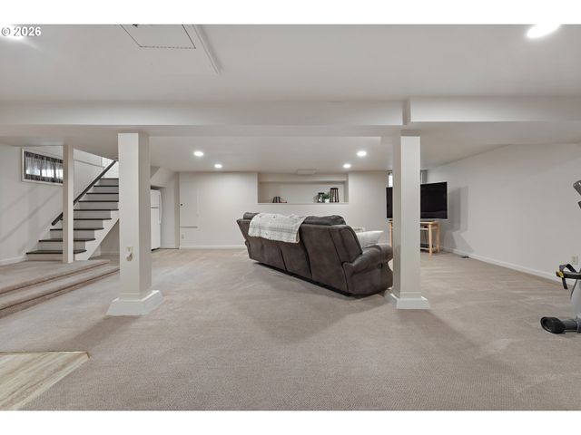 7135 Se REED COLLEGE Pl, Portland, OR 97202
