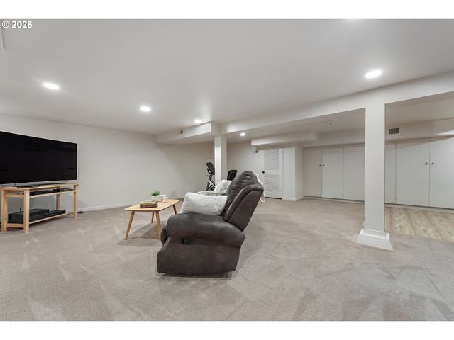 7135 Se REED COLLEGE Pl, Portland, OR 97202