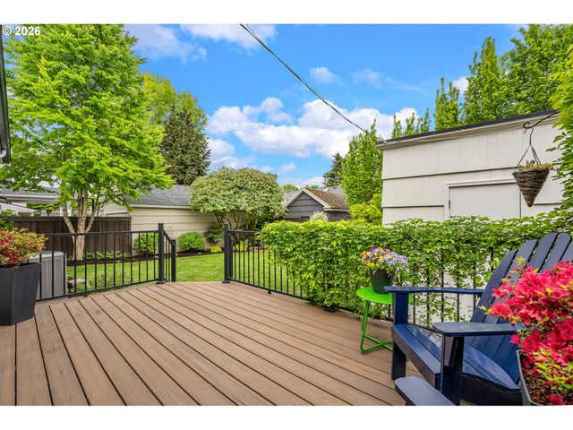 7135 Se REED COLLEGE Pl, Portland, OR 97202