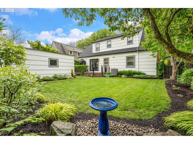 7135 Se REED COLLEGE Pl, Portland, OR 97202