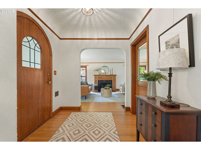 7135 Se REED COLLEGE Pl, Portland, OR 97202