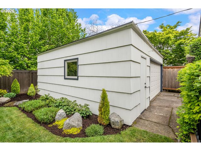 7135 Se REED COLLEGE Pl, Portland, OR 97202