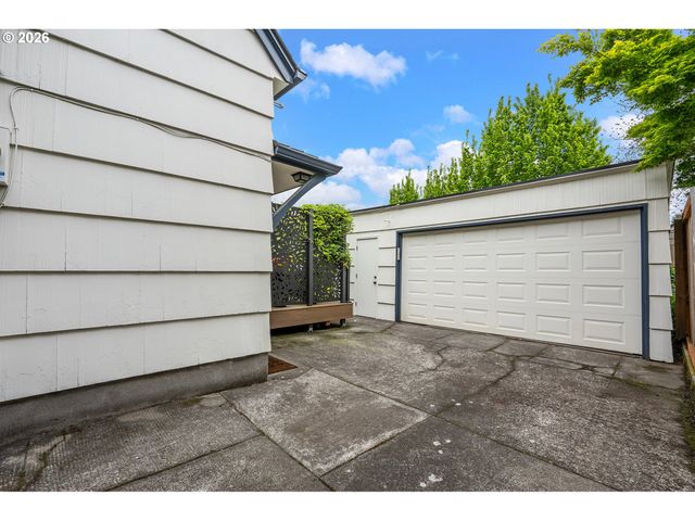7135 Se REED COLLEGE Pl, Portland, OR 97202