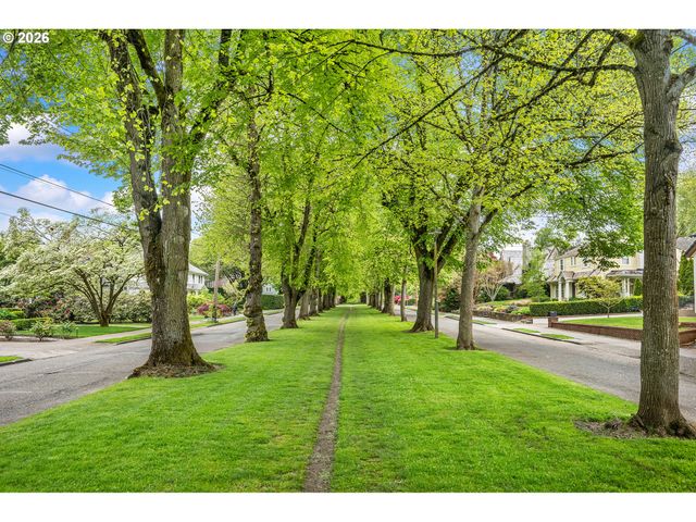 7135 Se REED COLLEGE Pl, Portland, OR 97202