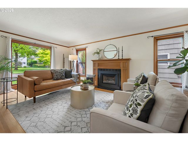 7135 Se REED COLLEGE Pl, Portland, OR 97202
