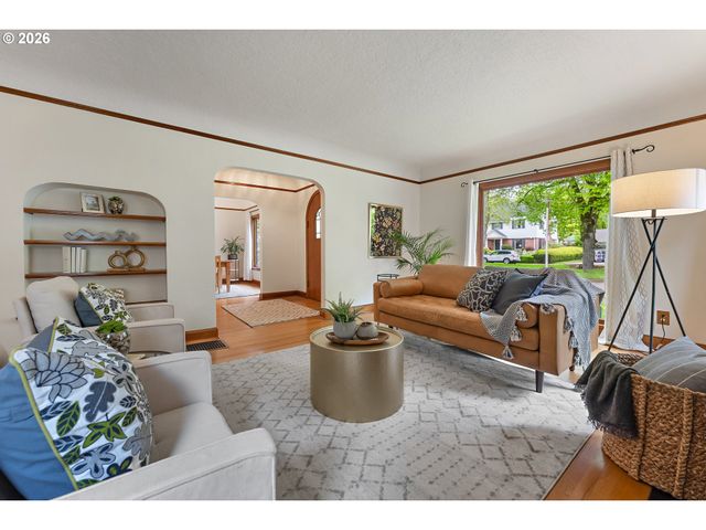 7135 Se REED COLLEGE Pl, Portland, OR 97202