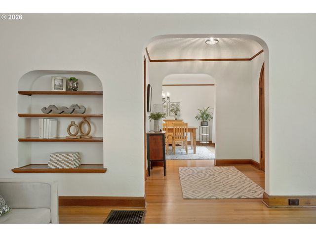 7135 Se REED COLLEGE Pl, Portland, OR 97202