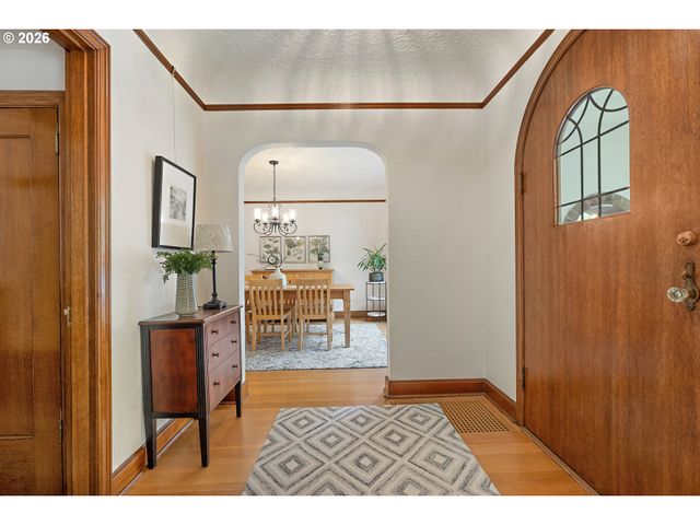 7135 Se REED COLLEGE Pl, Portland, OR 97202