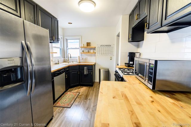 9390 Quandt Avenue, Allen Park, MI 48101