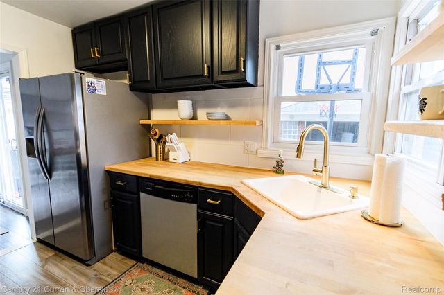 9390 Quandt Avenue, Allen Park, MI 48101