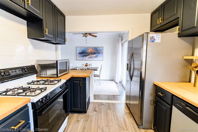 9390 Quandt Avenue, Allen Park, MI 48101