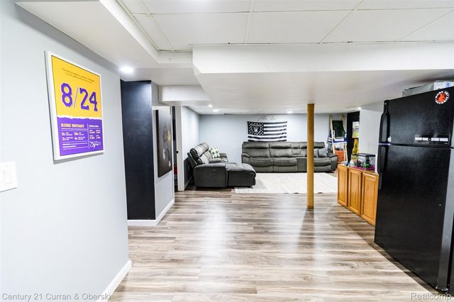 9390 Quandt Avenue, Allen Park, MI 48101