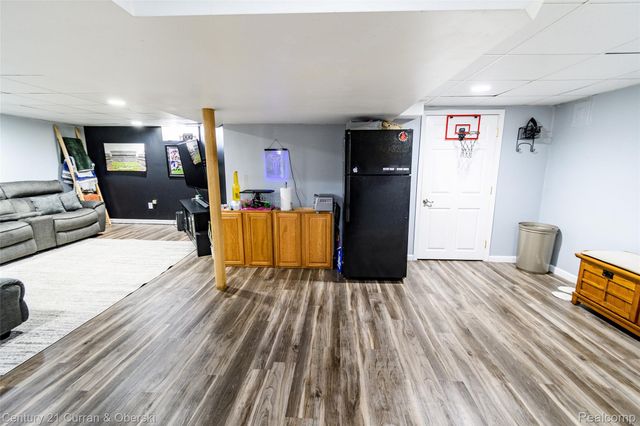 9390 Quandt Avenue, Allen Park, MI 48101