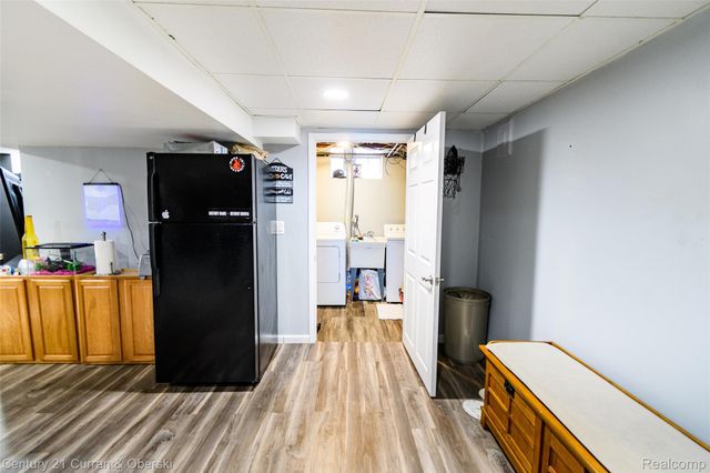 9390 Quandt Avenue, Allen Park, MI 48101