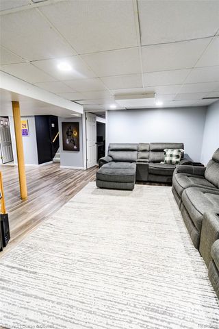 9390 Quandt Avenue, Allen Park, MI 48101