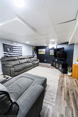 9390 Quandt Avenue, Allen Park, MI 48101