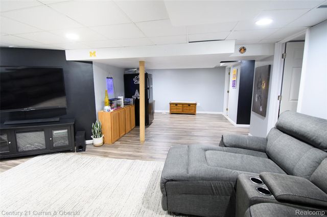 9390 Quandt Avenue, Allen Park, MI 48101