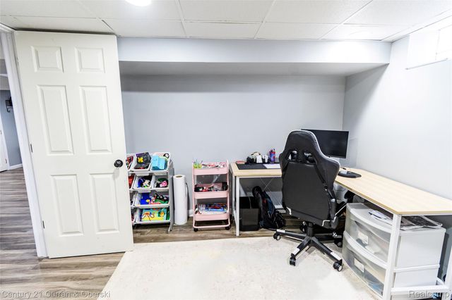 9390 Quandt Avenue, Allen Park, MI 48101