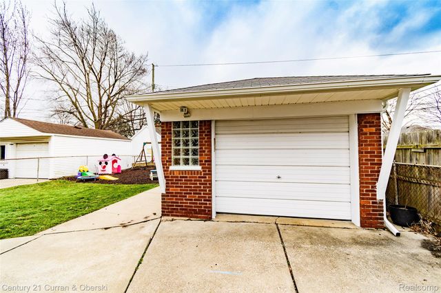 9390 Quandt Avenue, Allen Park, MI 48101