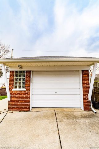 9390 Quandt Avenue, Allen Park, MI 48101