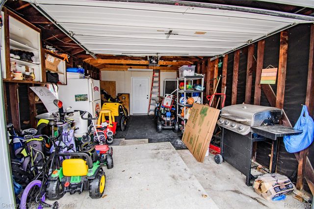 9390 Quandt Avenue, Allen Park, MI 48101