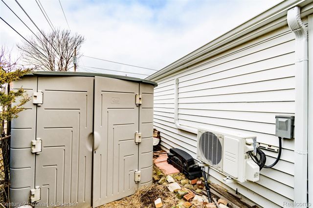 9390 Quandt Avenue, Allen Park, MI 48101