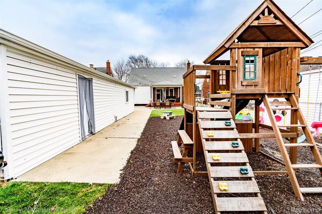 9390 Quandt Avenue, Allen Park, MI 48101