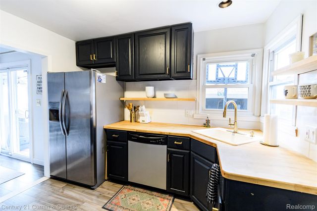 9390 Quandt Avenue, Allen Park, MI 48101