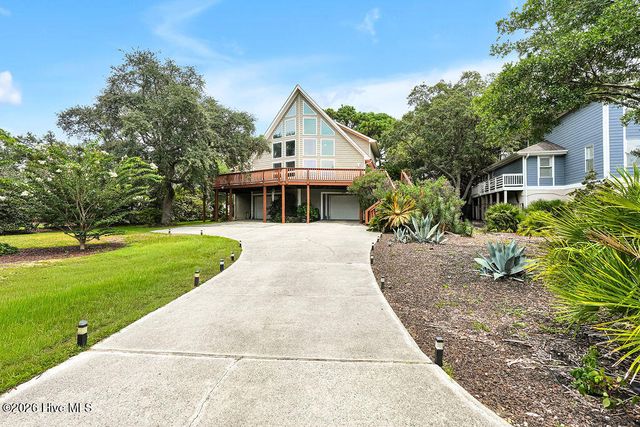 9001 Saint Stephens Place, Wilmington, NC 28412