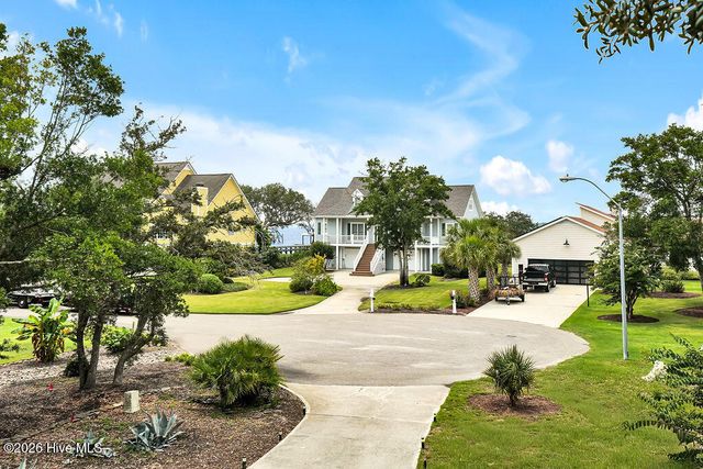 9001 Saint Stephens Place, Wilmington, NC 28412