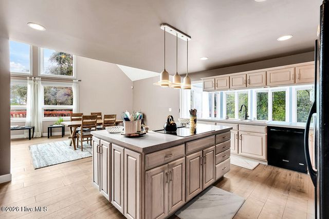 9001 Saint Stephens Place, Wilmington, NC 28412