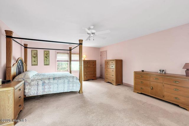 9001 Saint Stephens Place, Wilmington, NC 28412