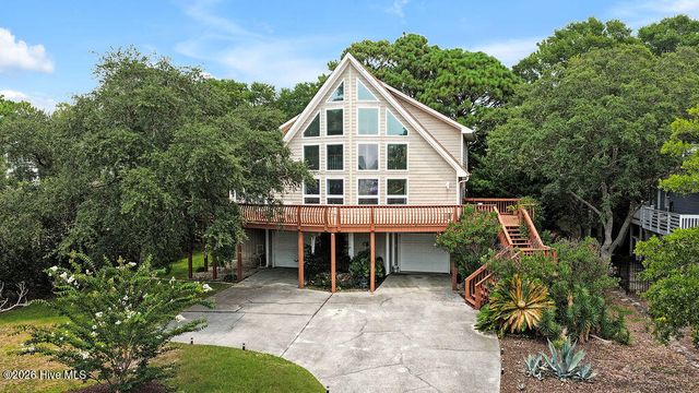 9001 Saint Stephens Place, Wilmington, NC 28412