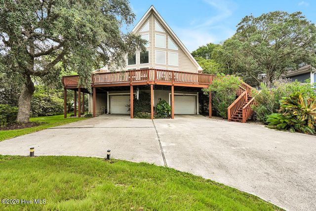 9001 Saint Stephens Place, Wilmington, NC 28412