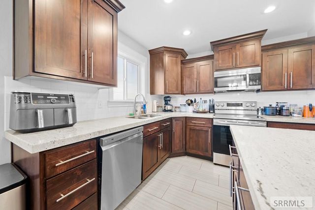 322 North Pointe Drive, Idaho Falls, ID 83401