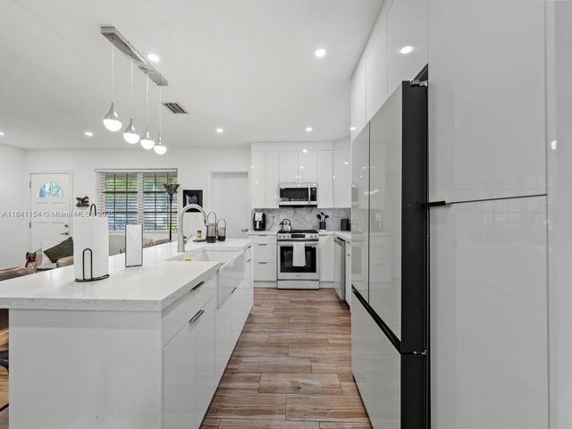 19711 Whispering Pines Rd, Cutler Bay, FL 33157