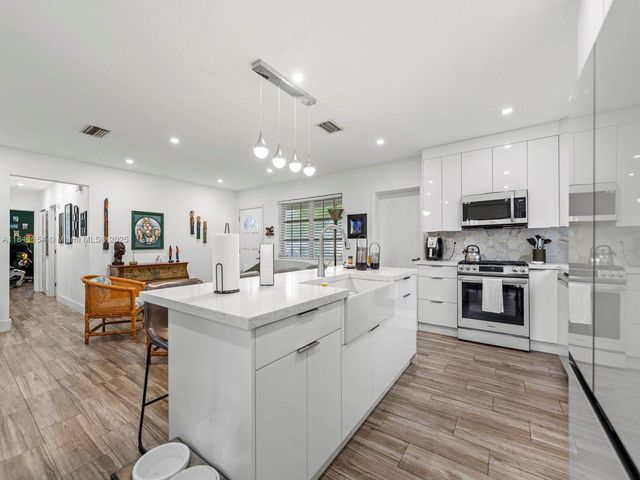 19711 Whispering Pines Rd, Cutler Bay, FL 33157