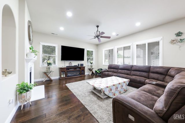 12410 Parkerhill Drive, Bakersfield, CA 93311