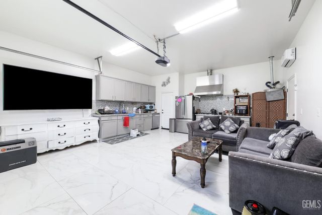 12410 Parkerhill Drive, Bakersfield, CA 93311