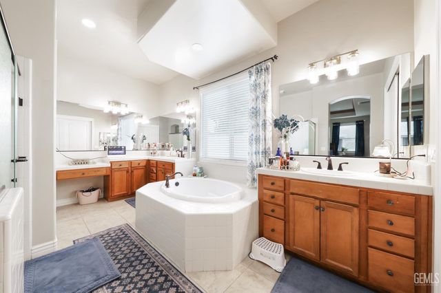 12410 Parkerhill Drive, Bakersfield, CA 93311