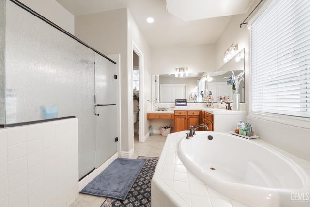 12410 Parkerhill Drive, Bakersfield, CA 93311